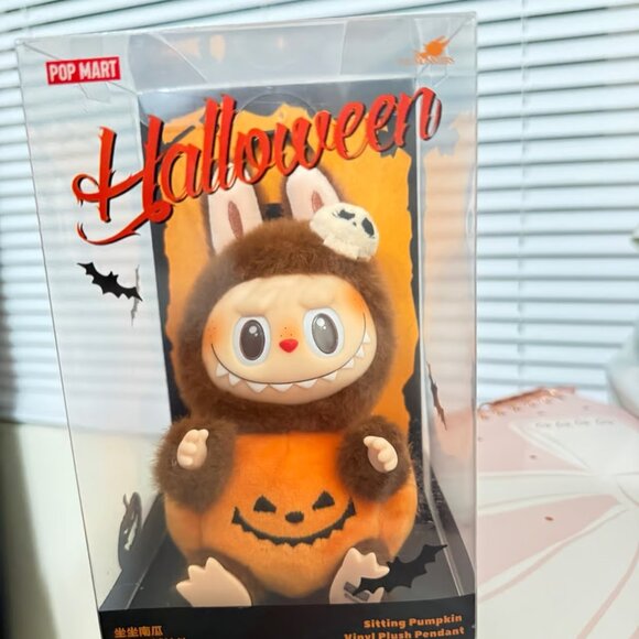 Labubu Halloween Sitting Pumpkin NIB Limited Edition - Picture 3 of 3
